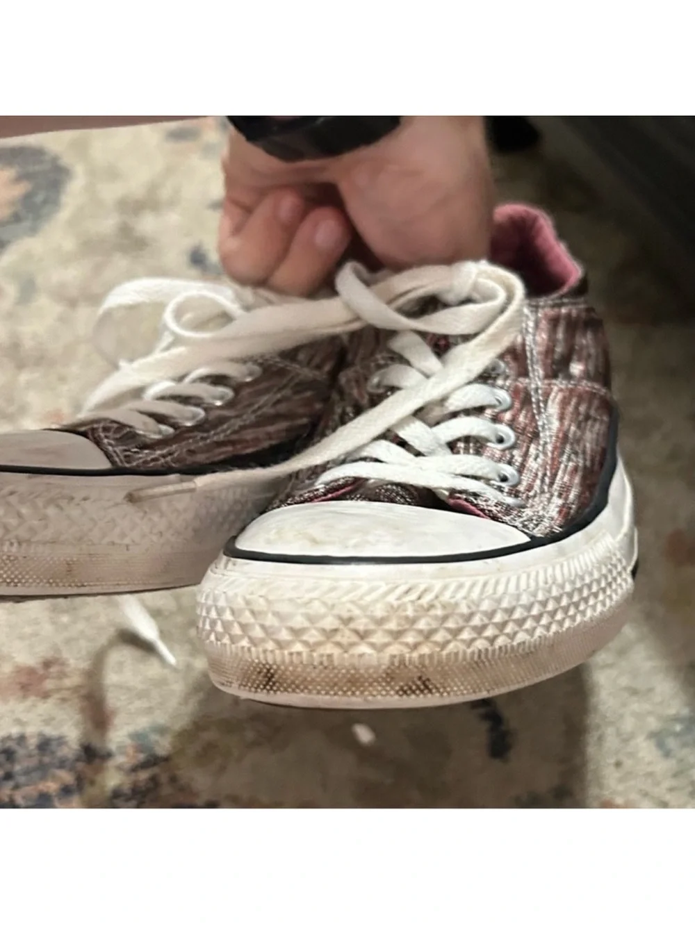 Converse Women’s Size 8 Low Top Sneakers in Metallic Wine with White - Picture 4 of 5